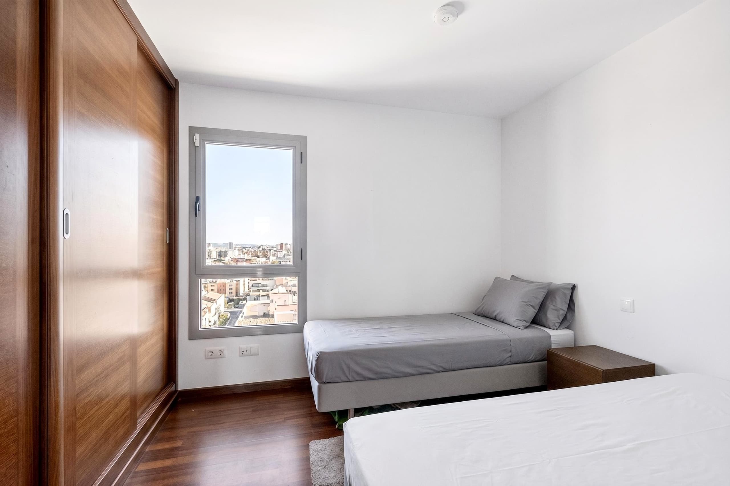 Beachfront penthouse, 10