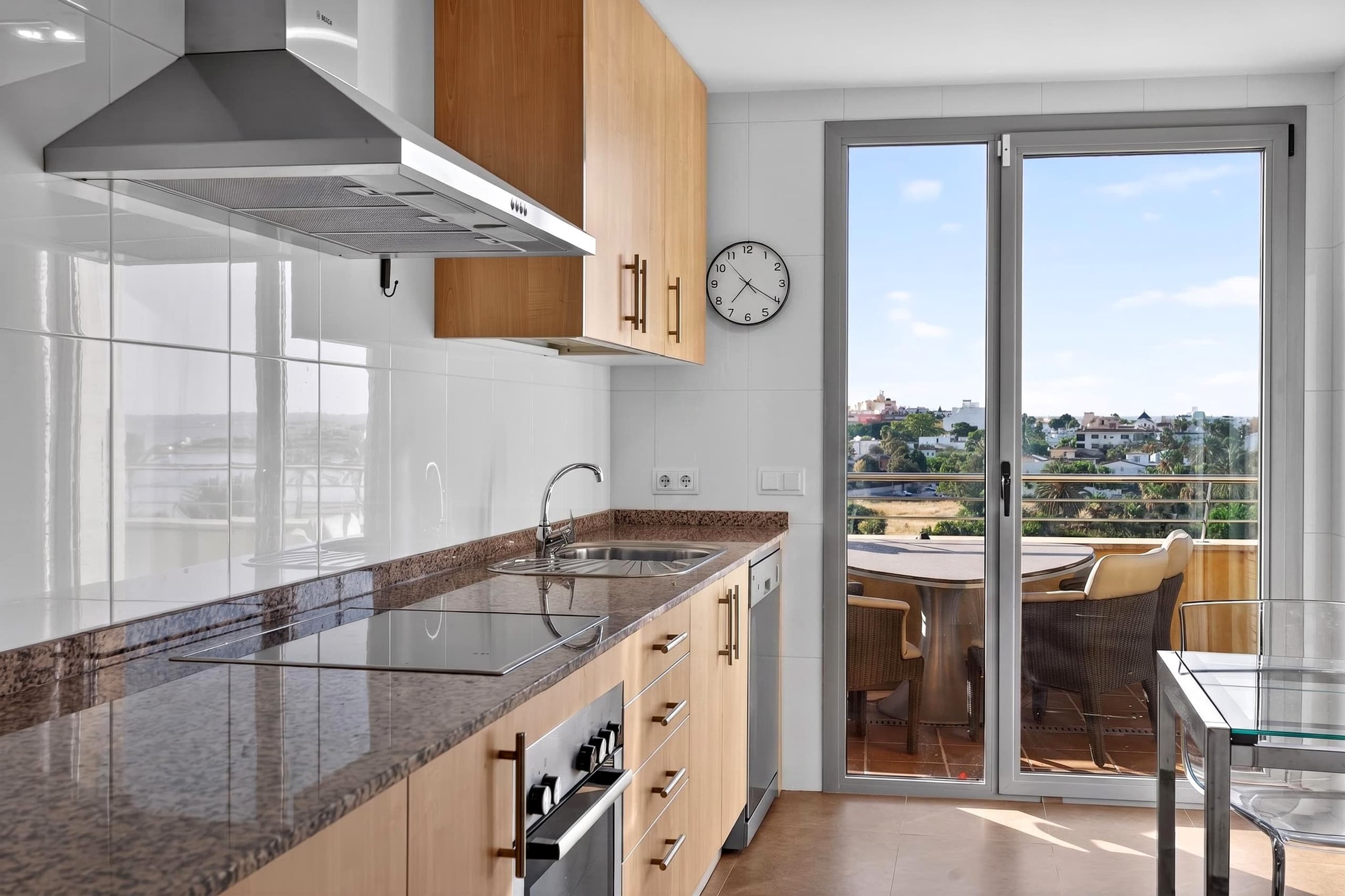 Beachfront penthouse, 6