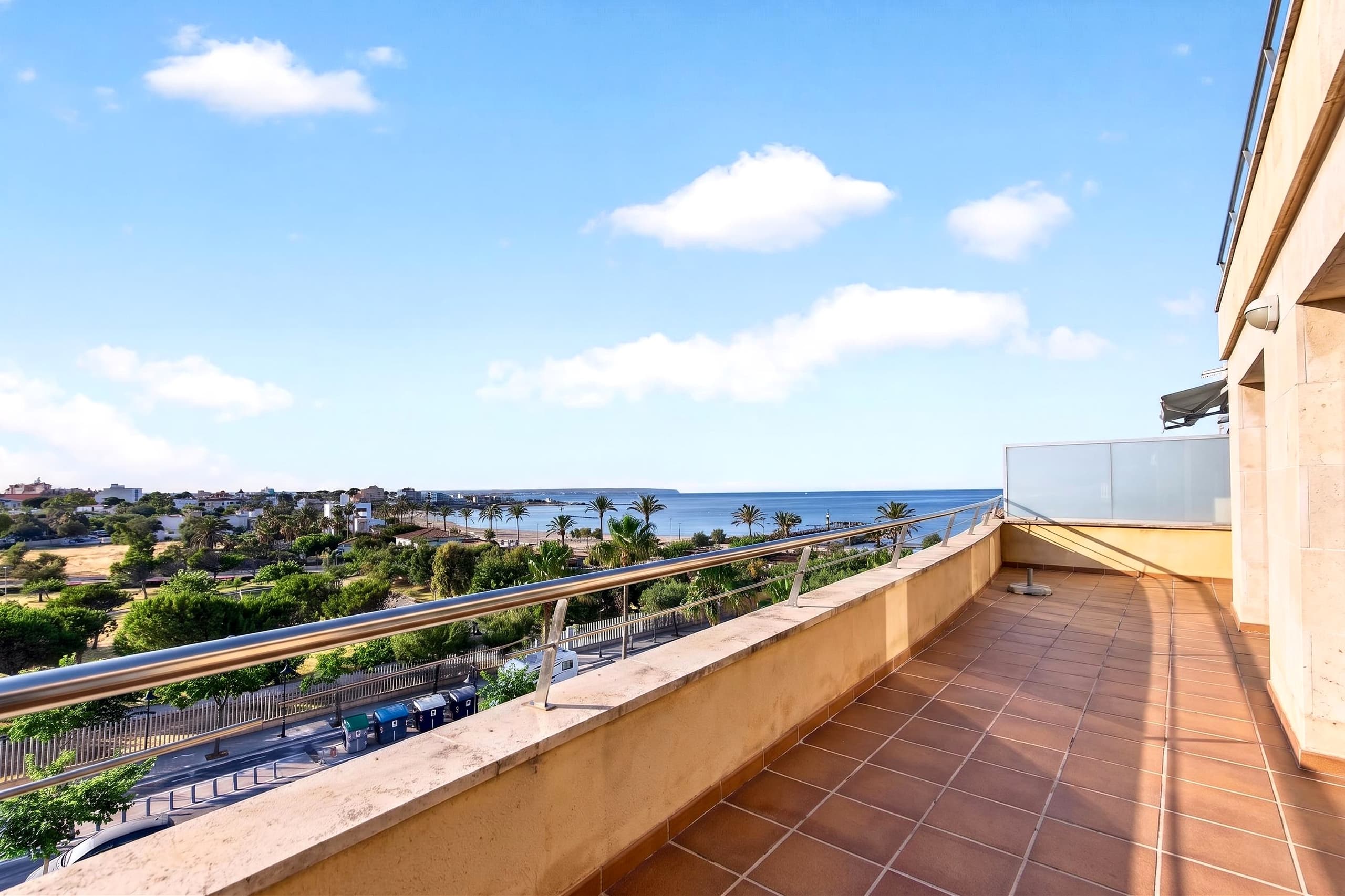 Beachfront penthouse, 1