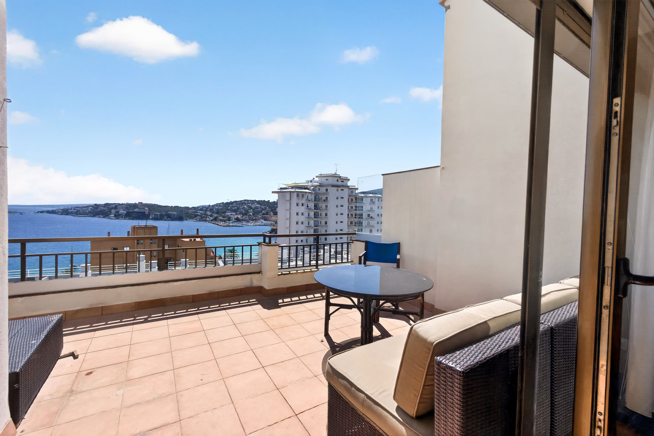 Living with the Ocean as a Backdrop, 11