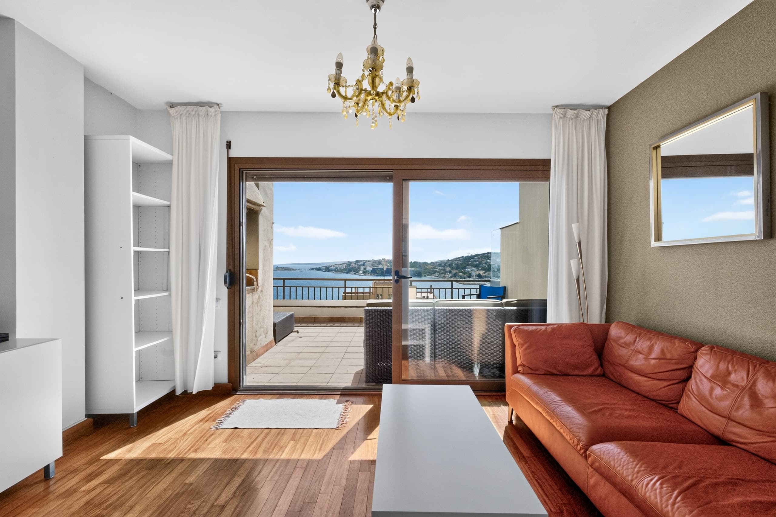 Living with the Ocean as a Backdrop, 12