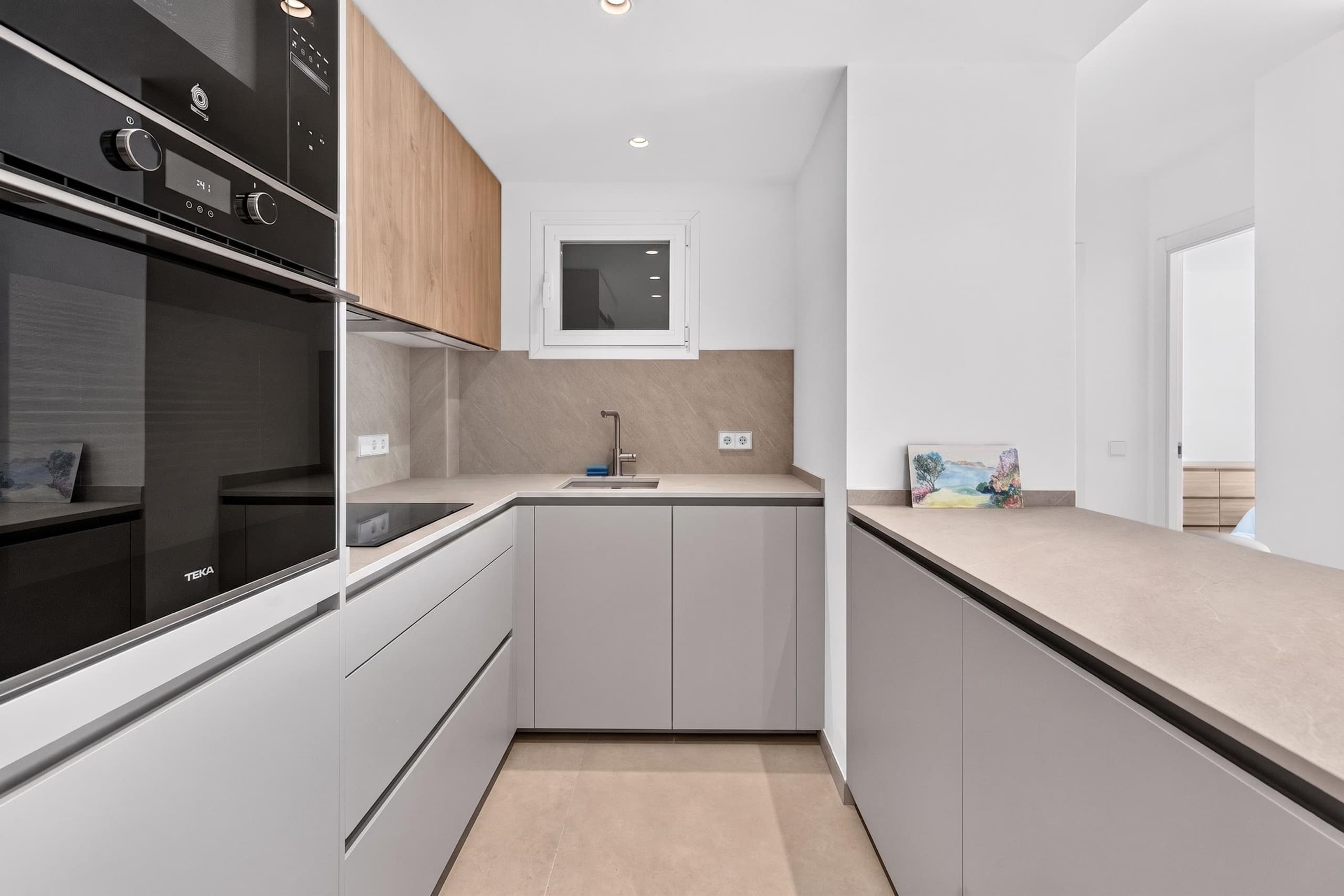 Apartment with ocean view and private cove, 5