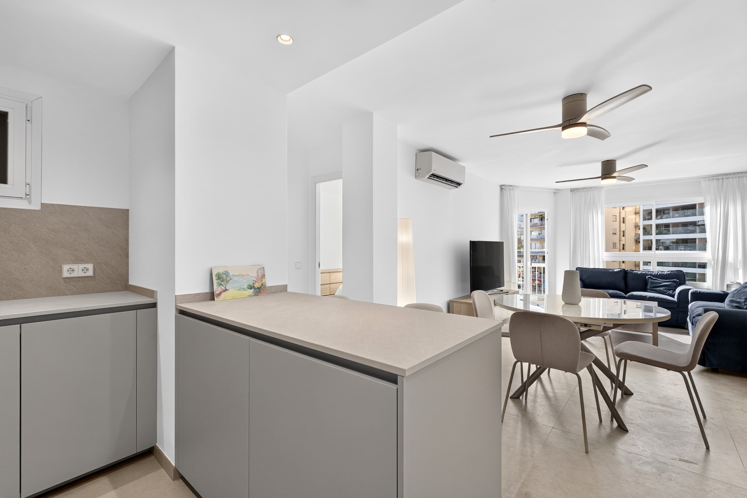Apartment with ocean view and private cove, 3