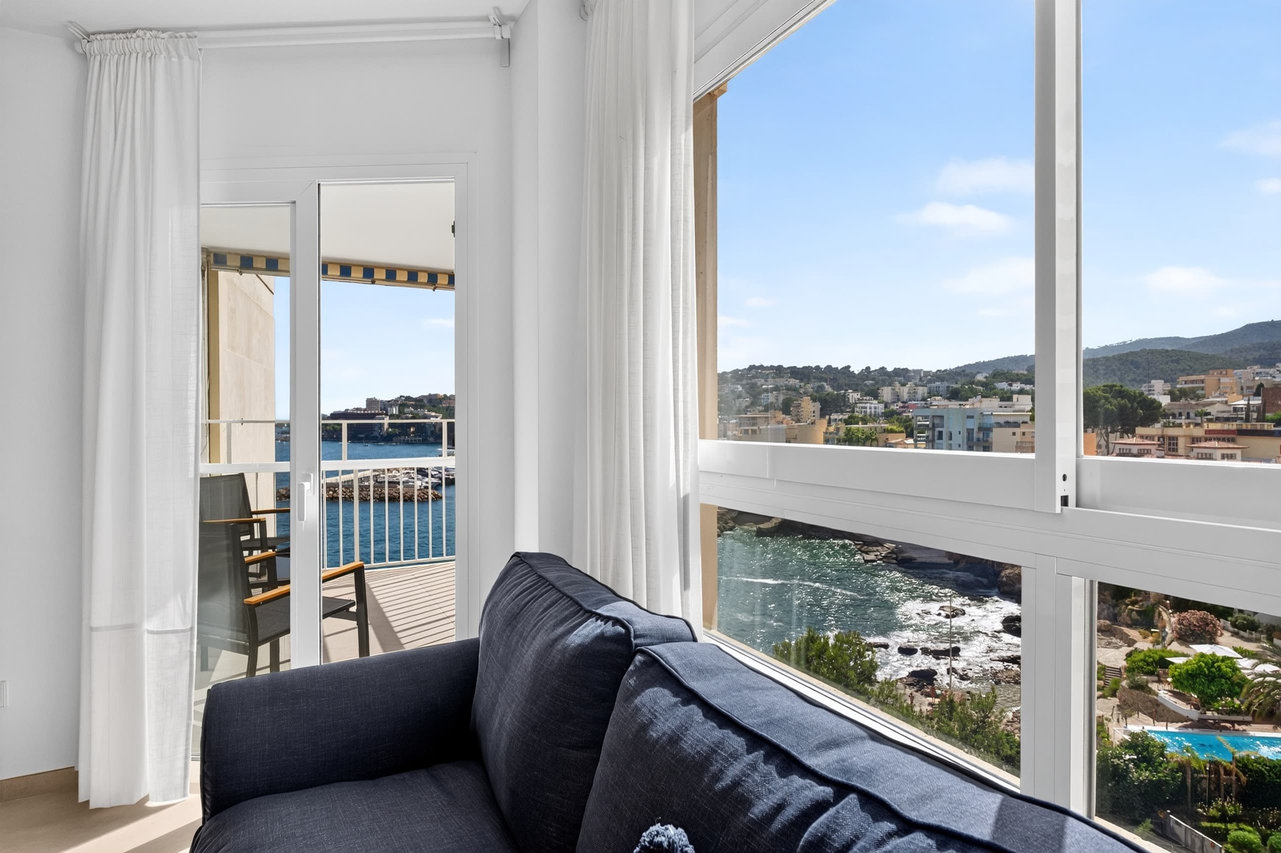 Apartment with ocean view and private cove, 16
