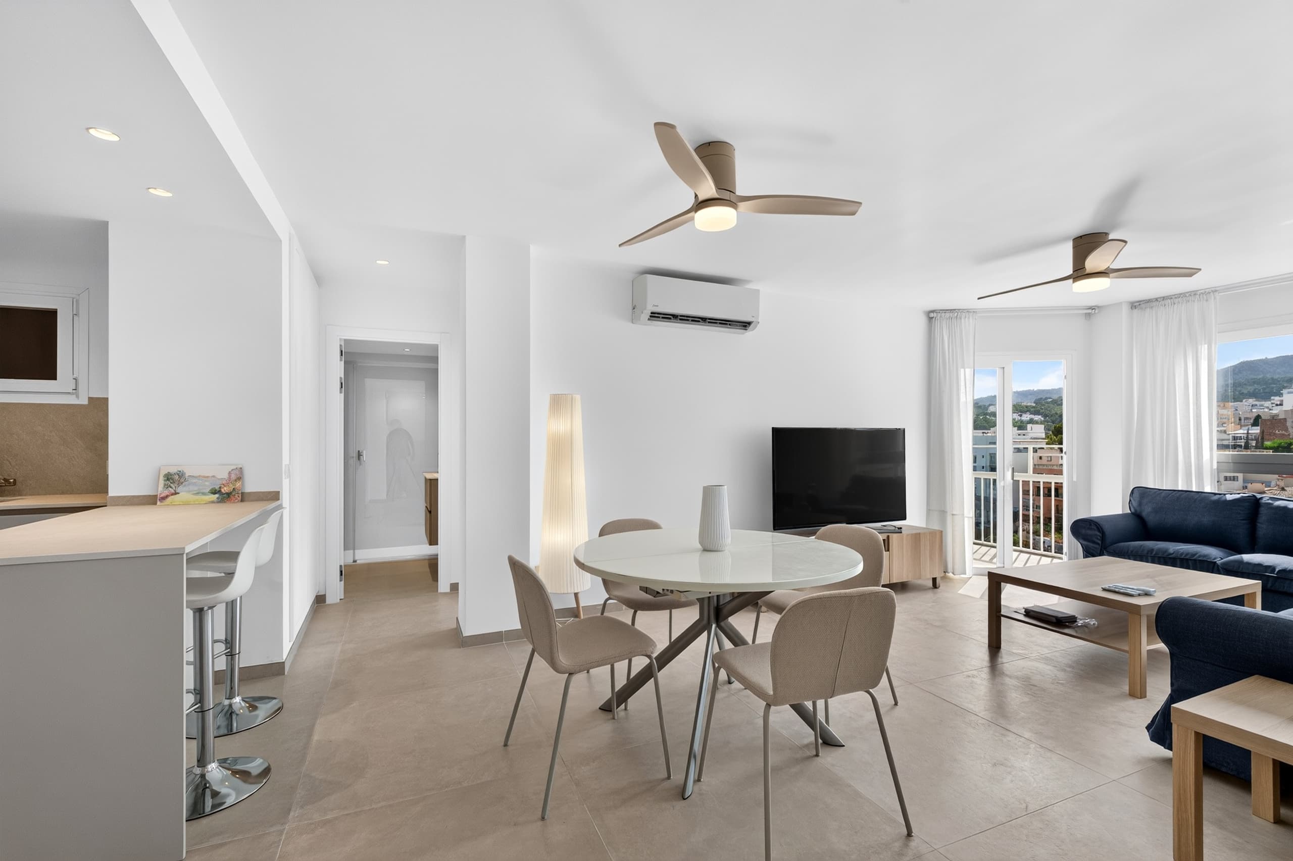 Apartment with ocean view and private cove, 2