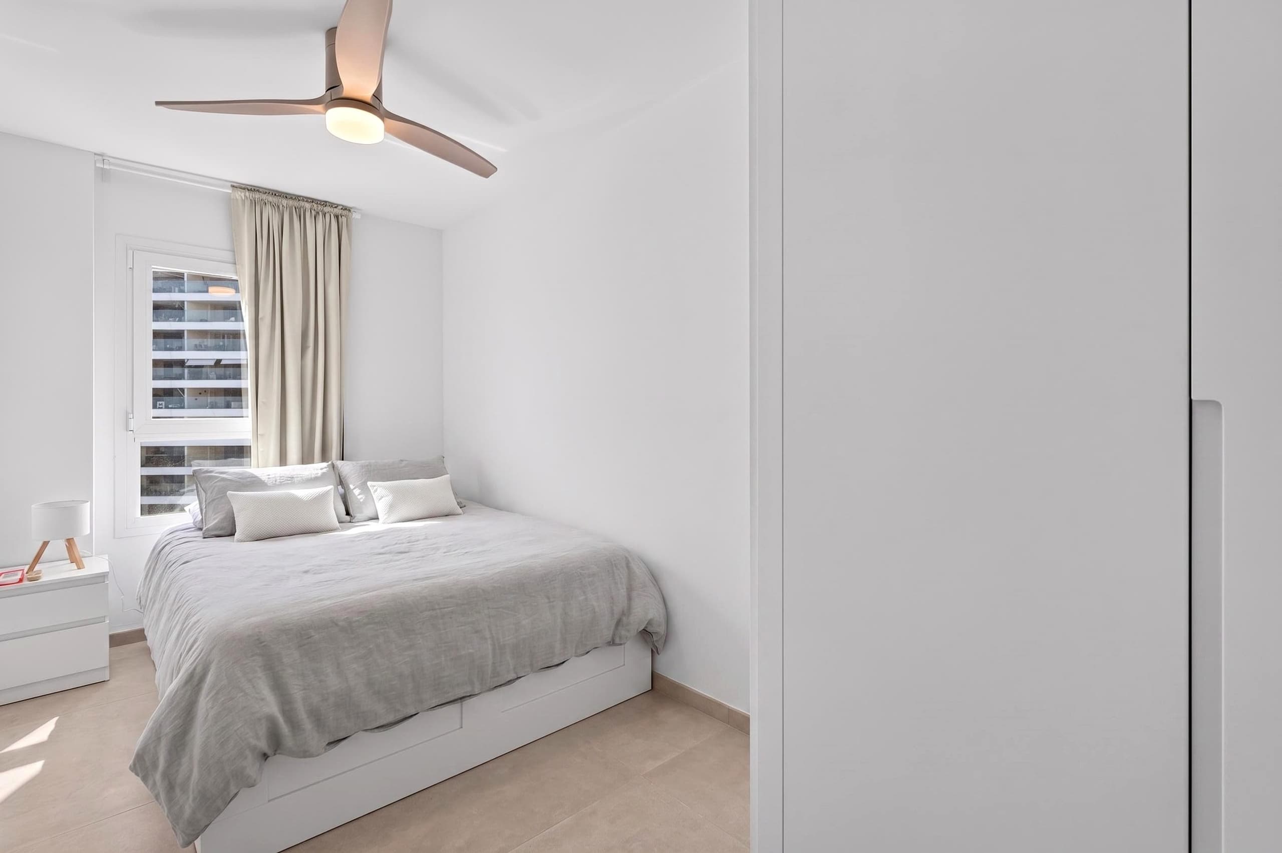 Apartment with ocean view and private cove, 15
