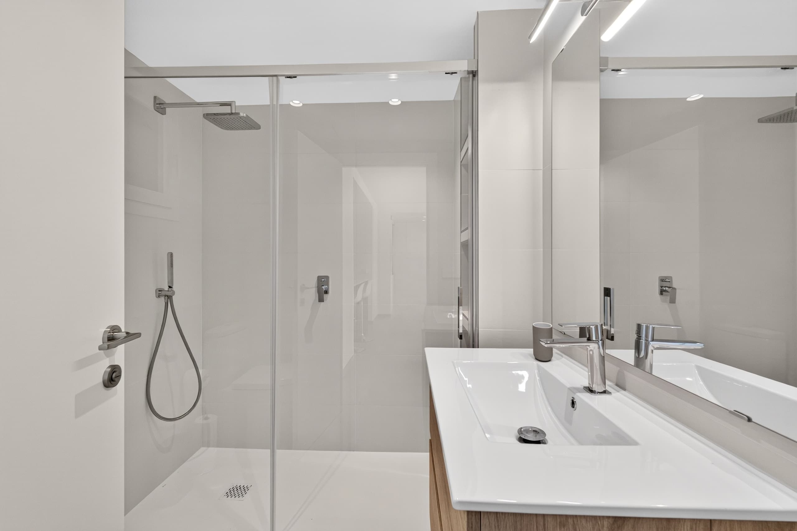 Apartment with ocean view and private cove, 13