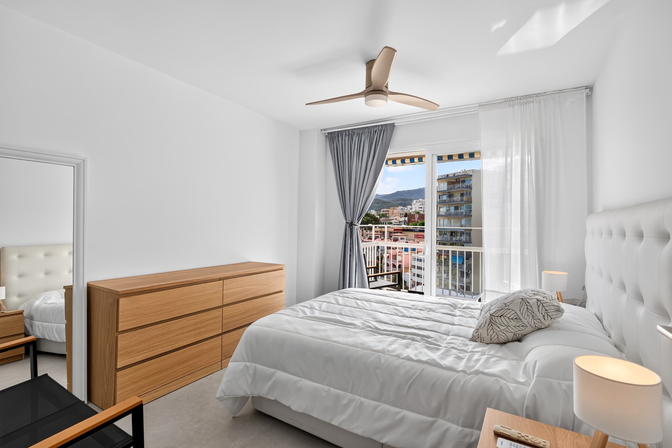 Apartment with ocean view and private cove, 9