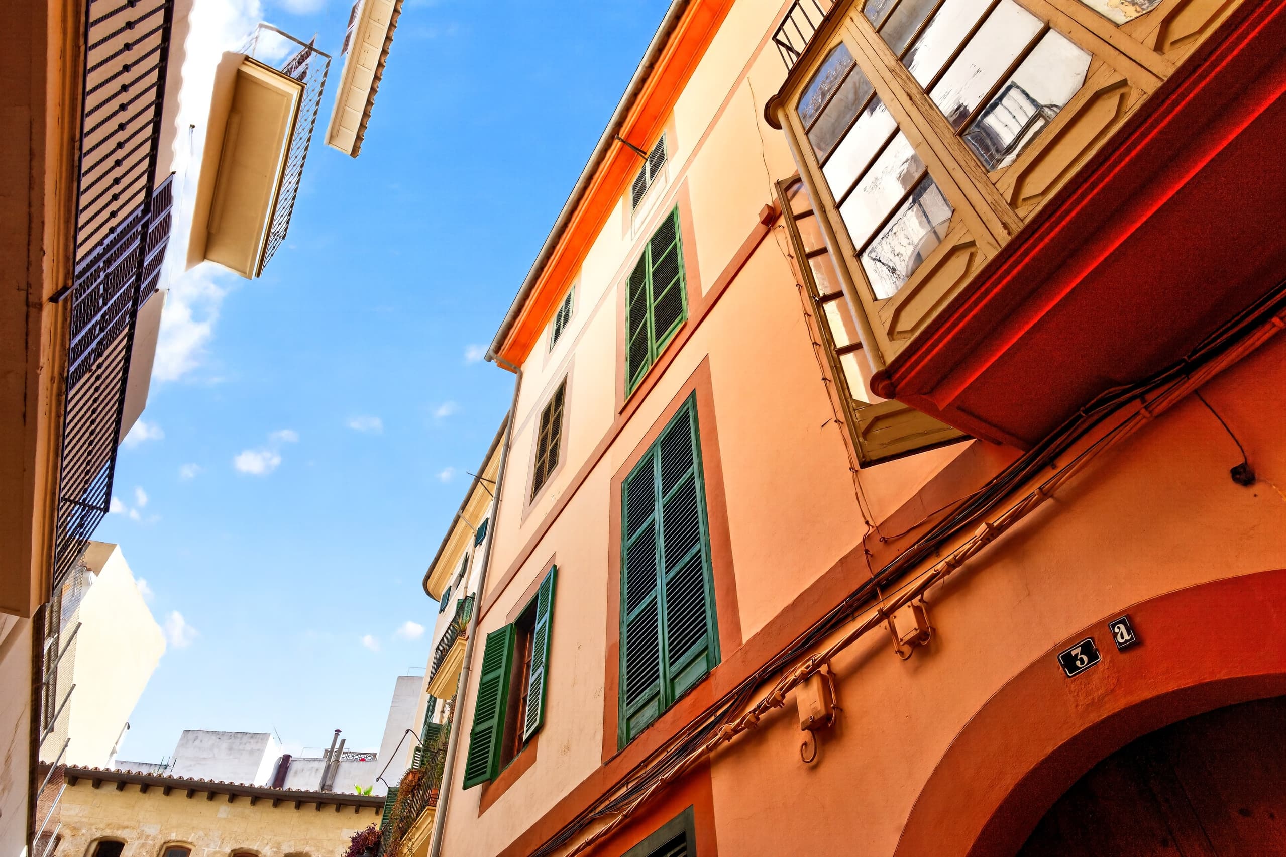 Property in need of renovation with a garden in the Old Town, 21