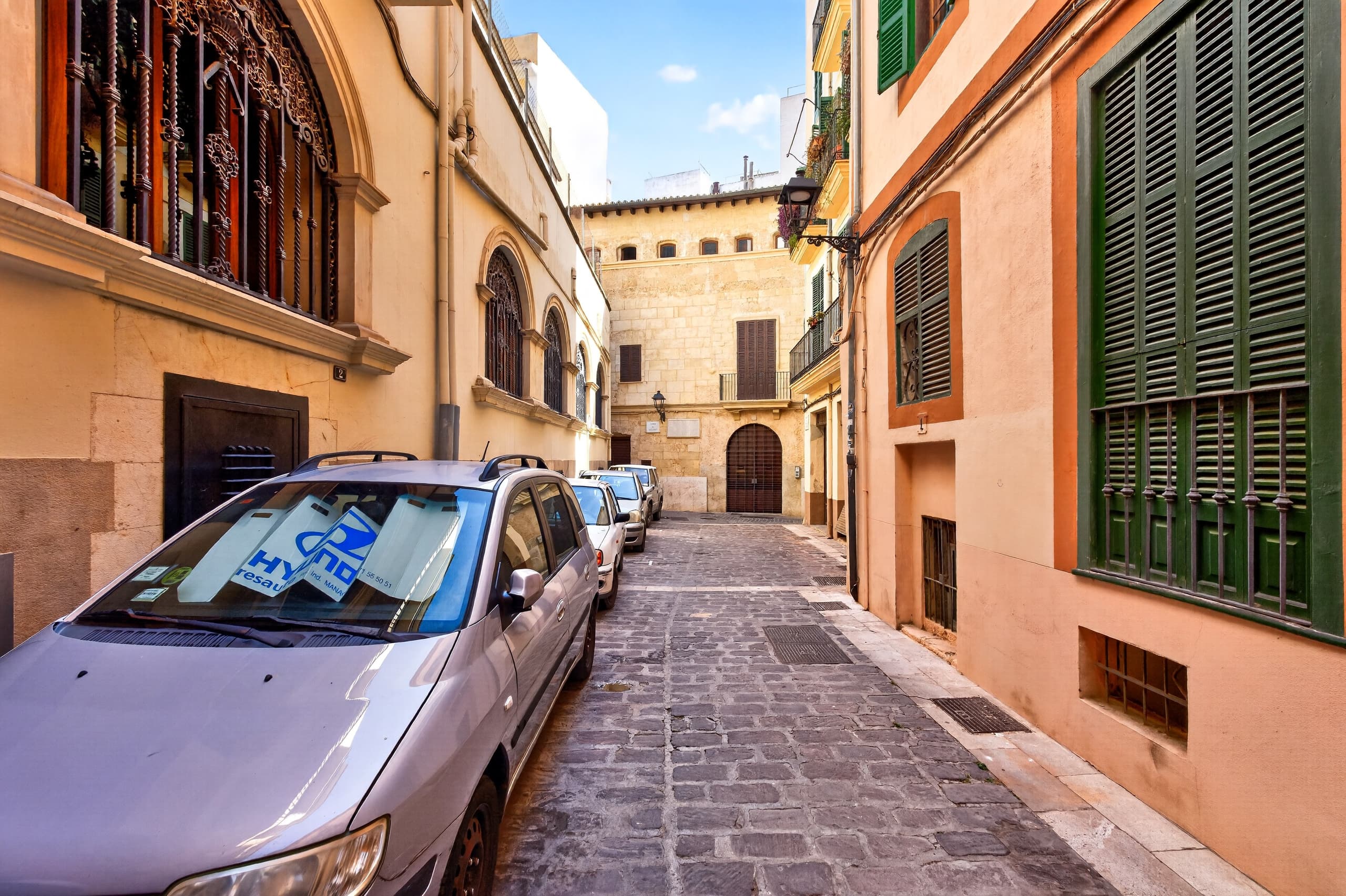 Property in need of renovation with a garden in the Old Town, 20