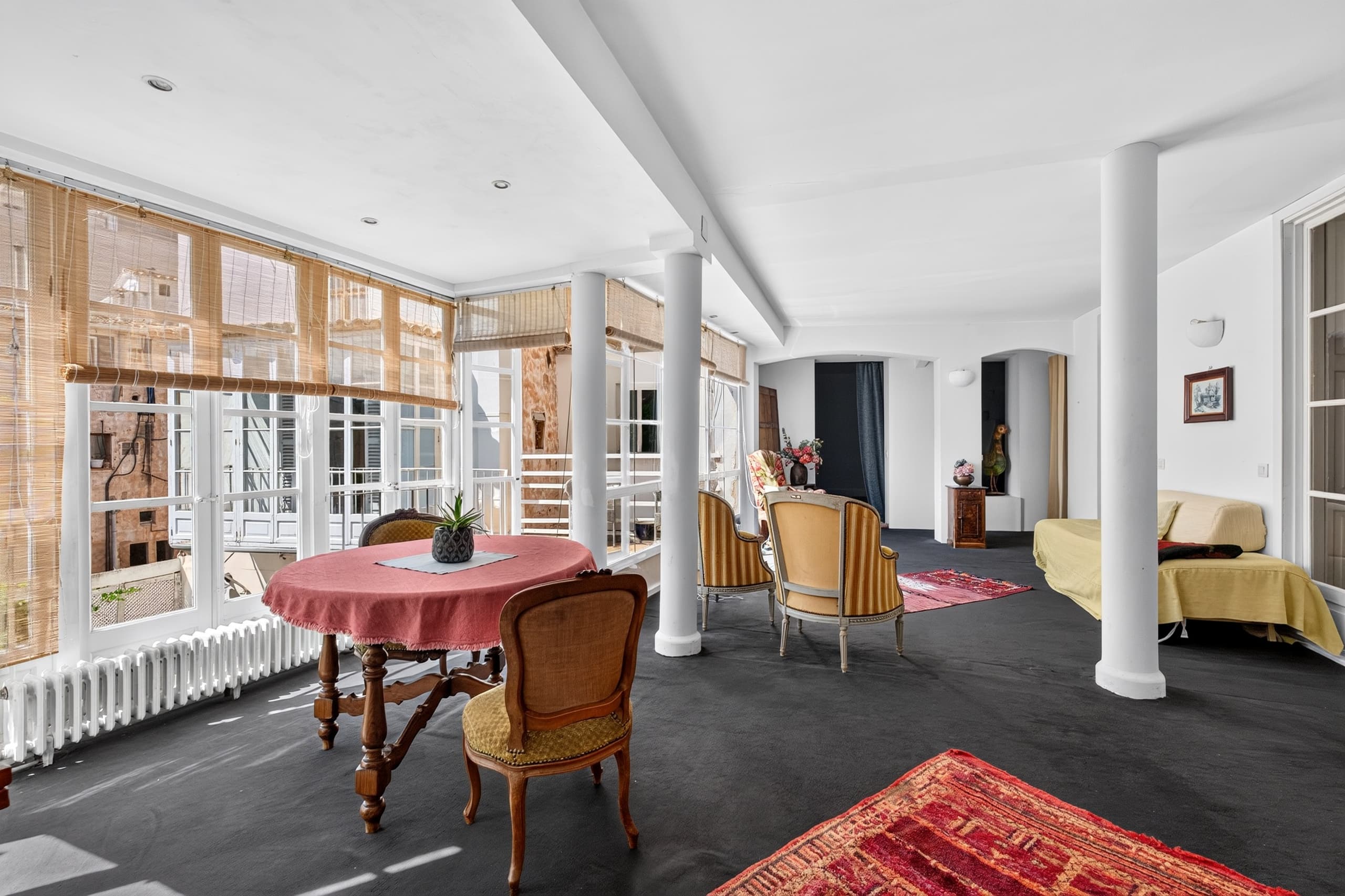 Property in need of renovation with a garden in the Old Town, 19