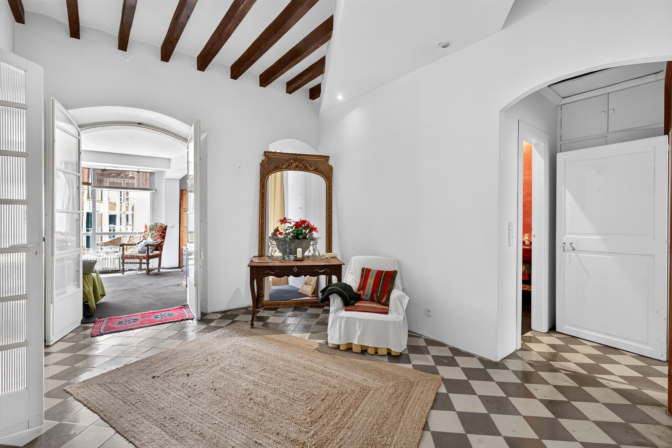 Property in need of renovation with a garden in the Old Town, 1