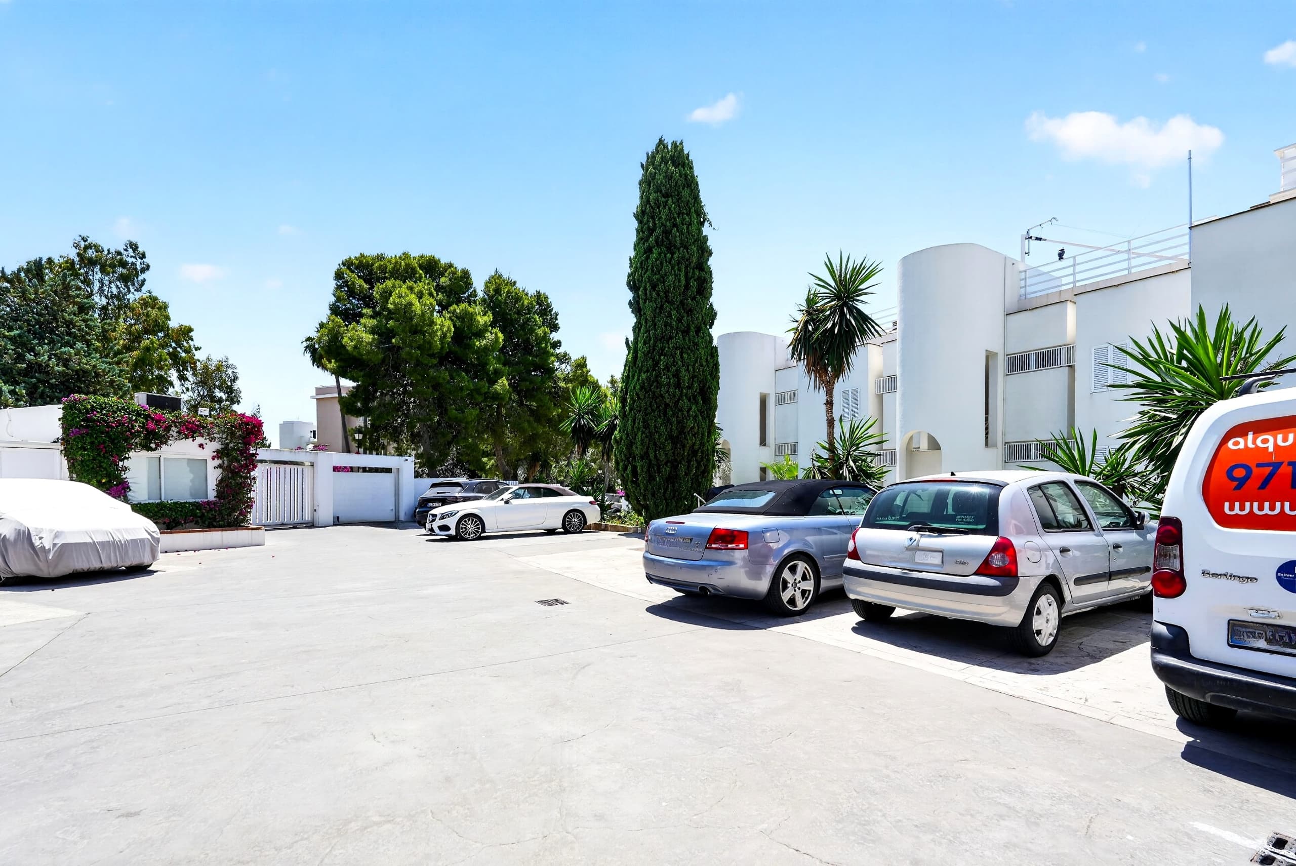 Apartment with a view of the harbor in Puerto Portals, 24