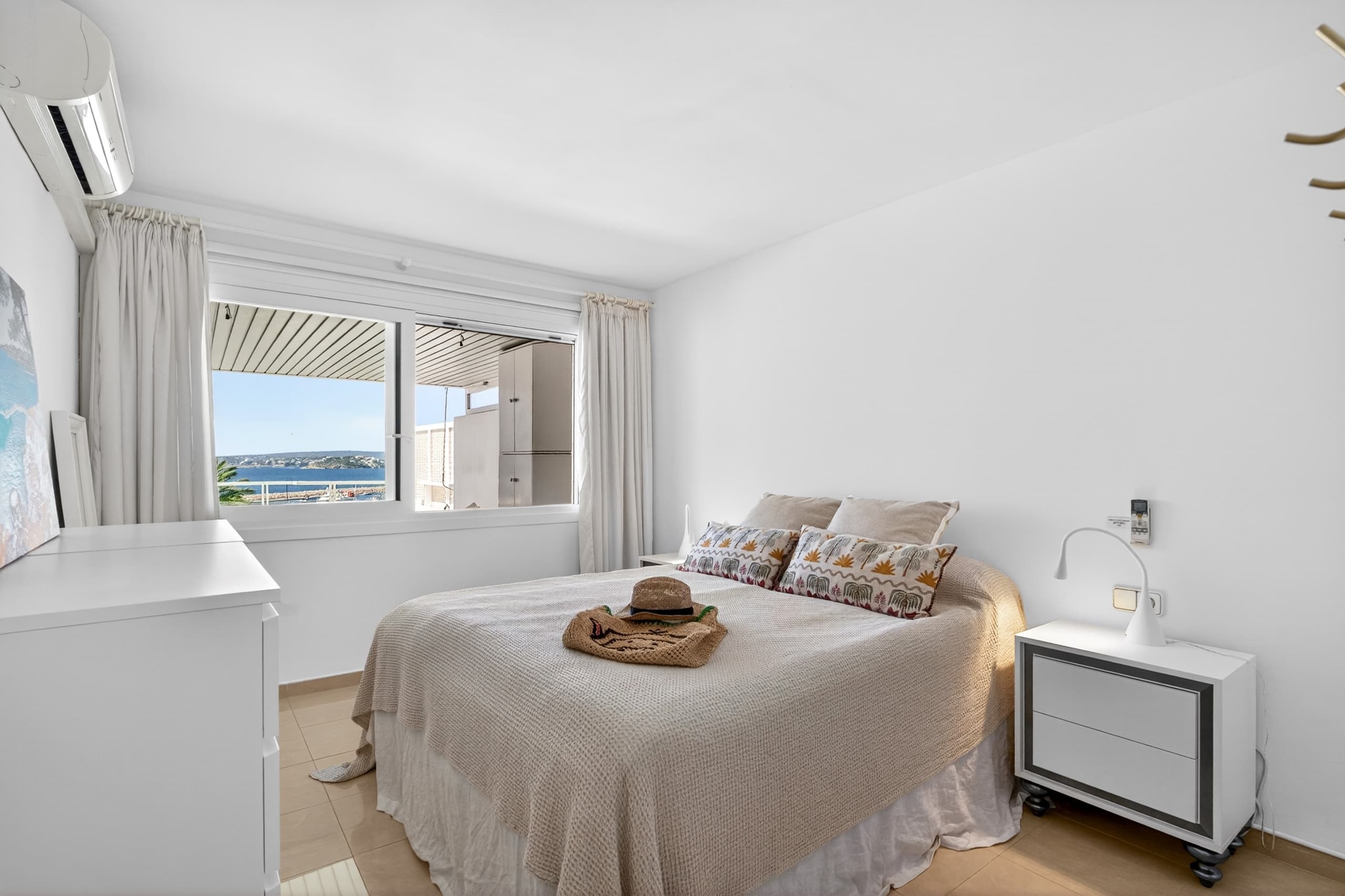Apartment with a view of the harbor in Puerto Portals, 9