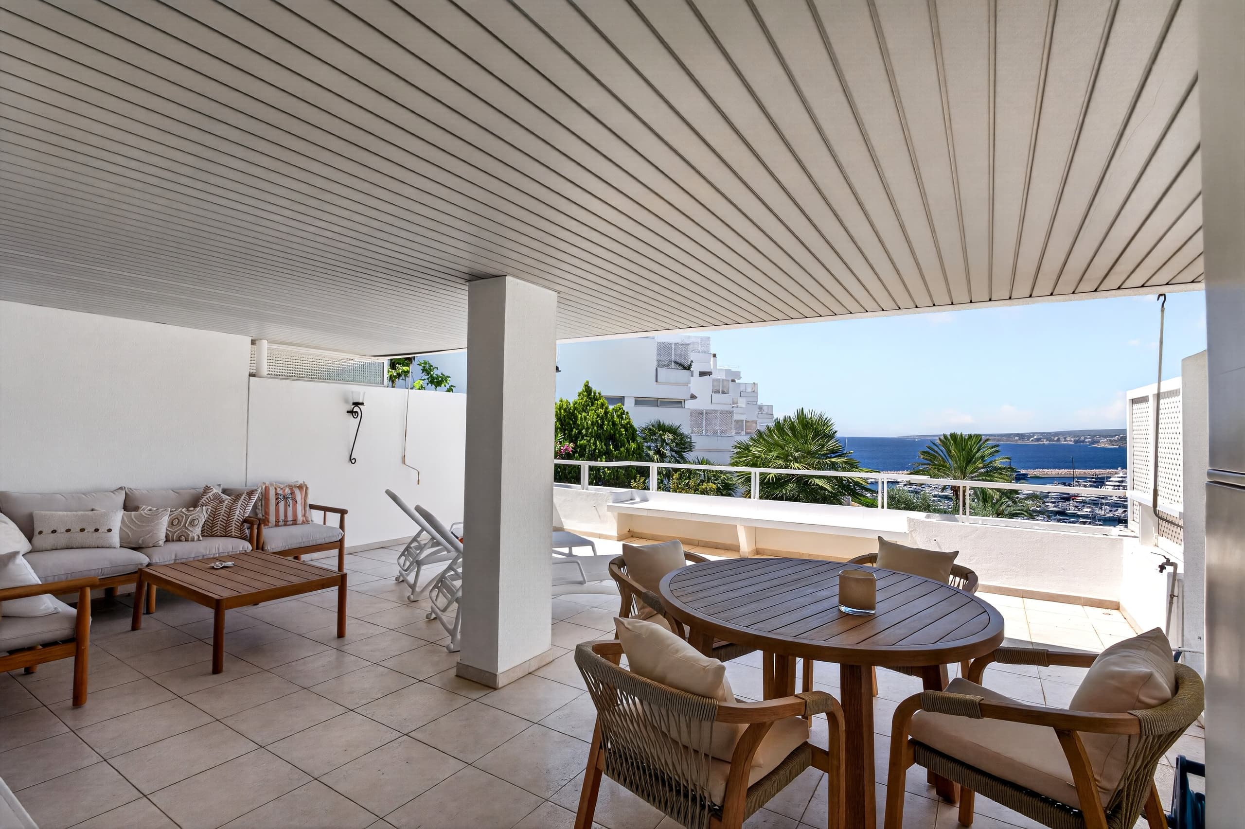 Apartment with a view of the harbor in Puerto Portals, 21