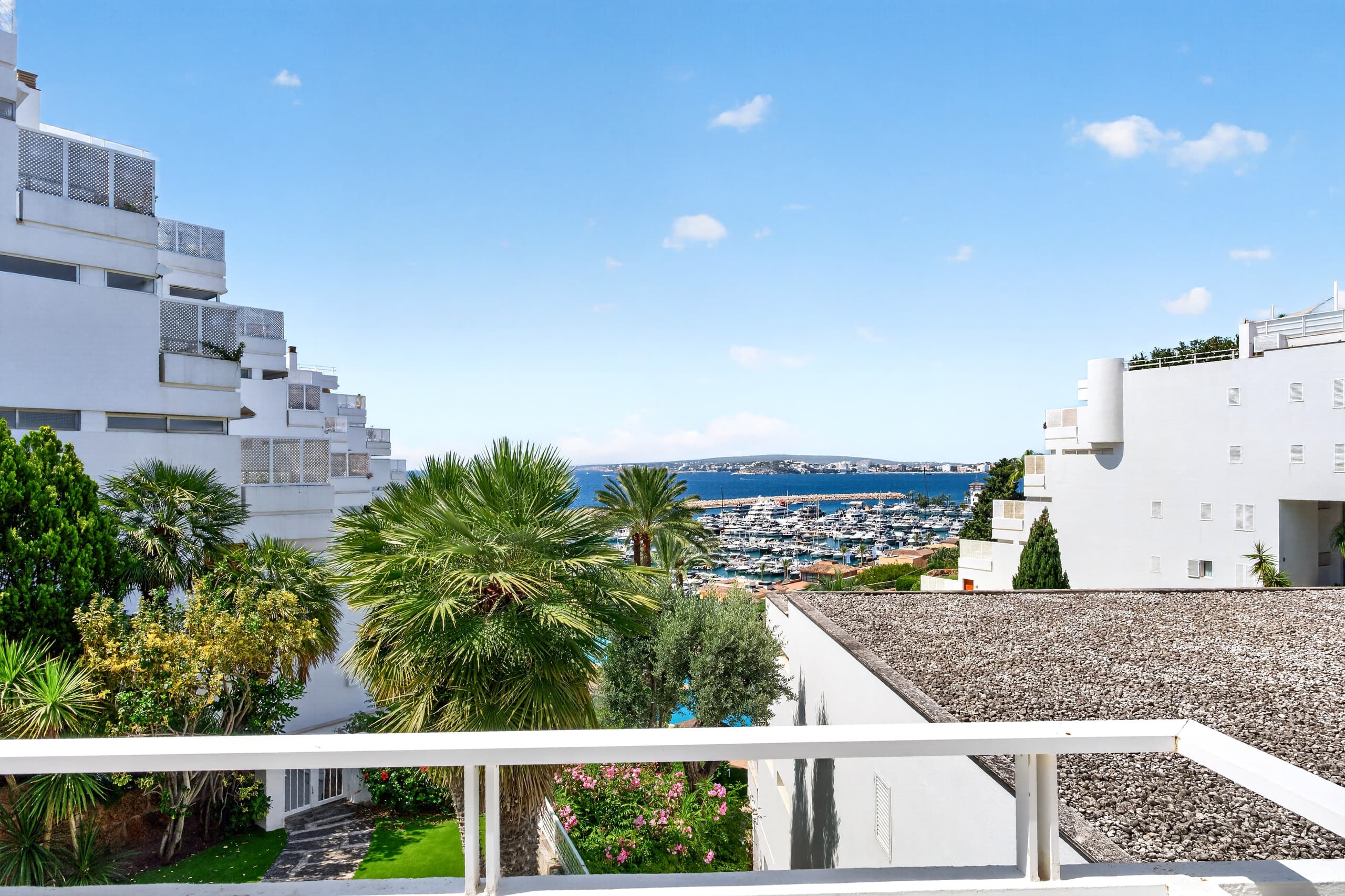 Apartment with a view of the harbor in Puerto Portals, 3