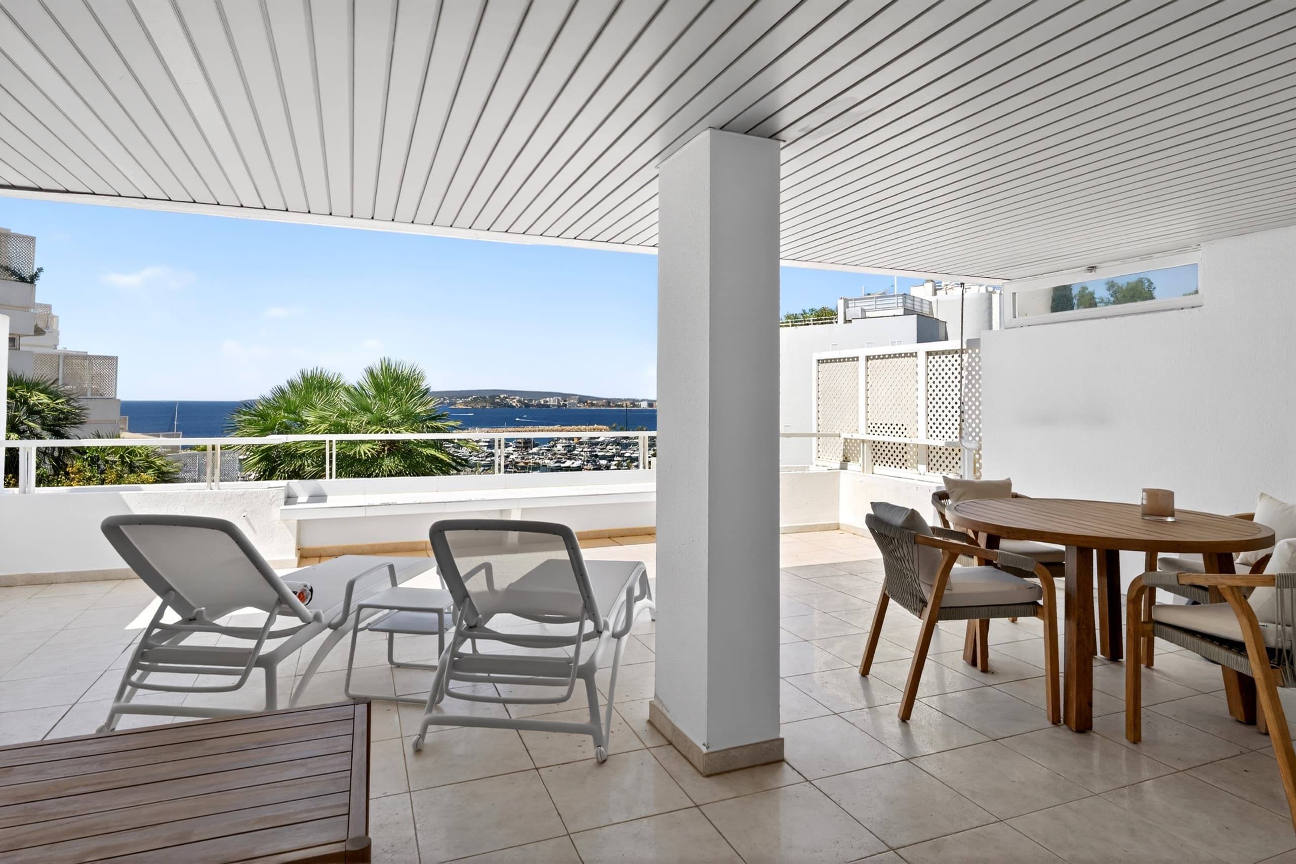 Apartment with a view of the harbor in Puerto Portals, 1