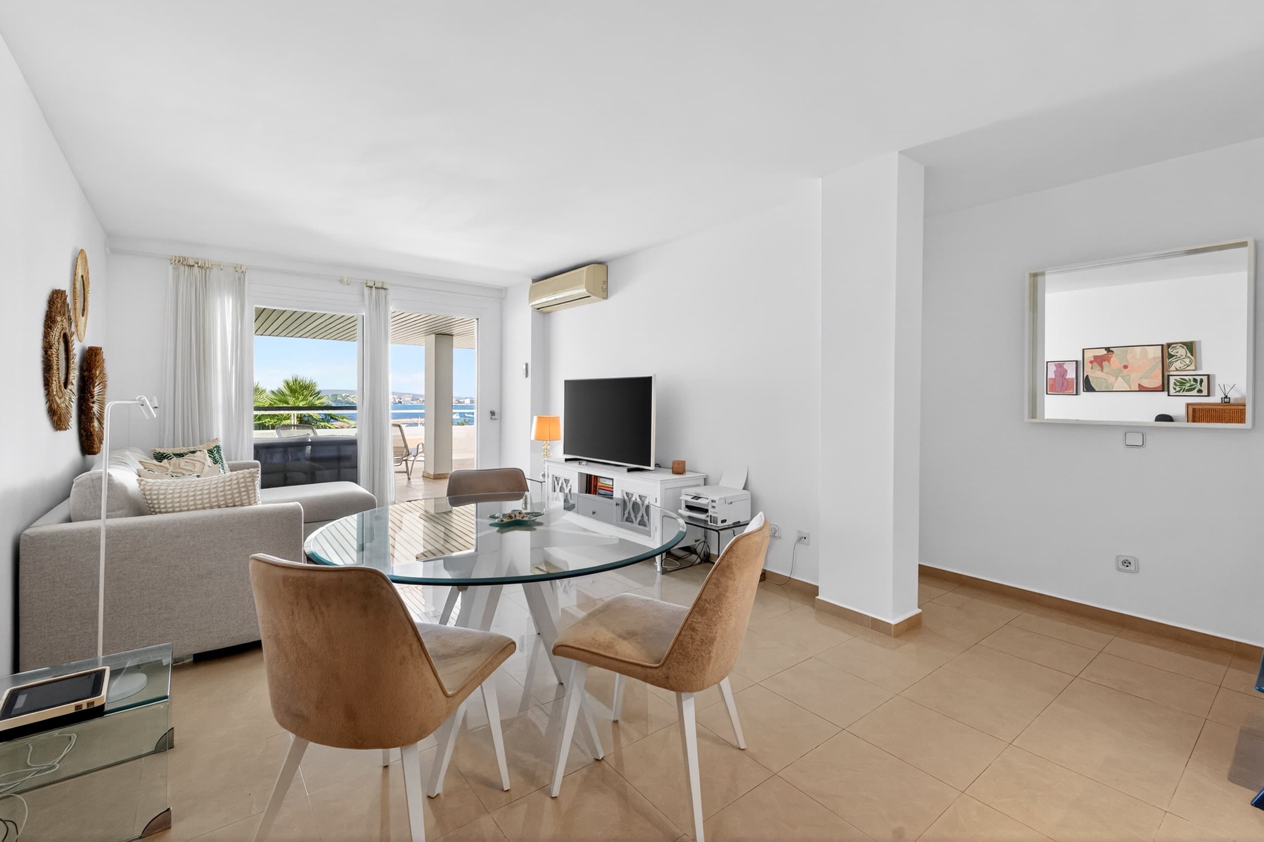 Apartment with a view of the harbor in Puerto Portals, 2