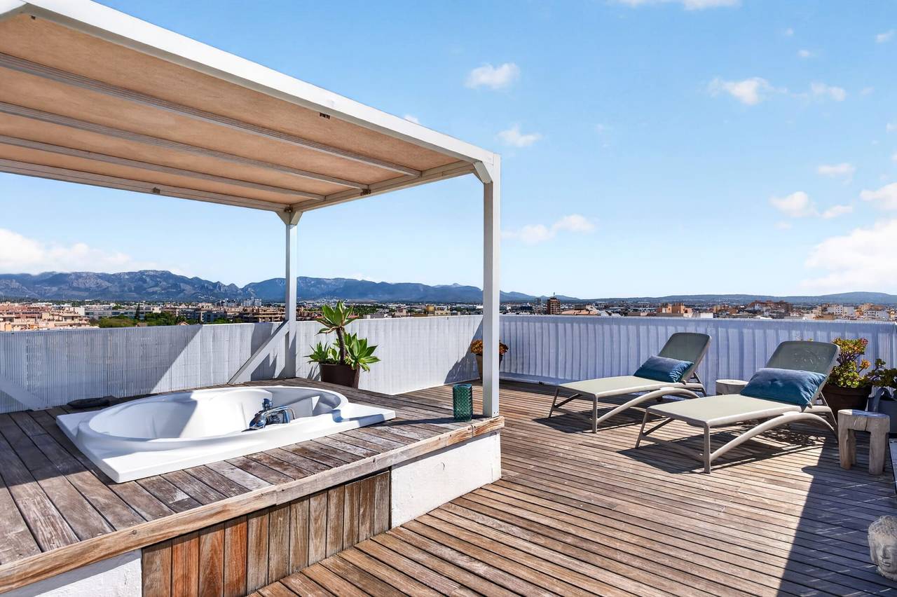 Sunny rooftop terrace overlooking Palma, close to gyms and sports clubs